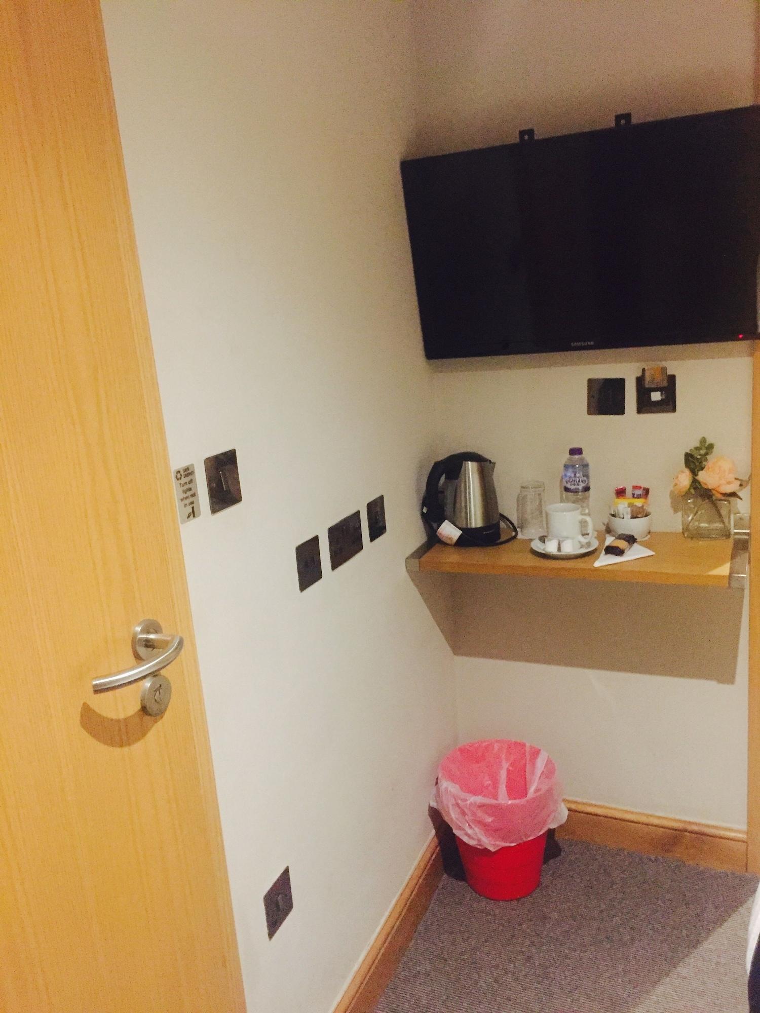 Homestay Hotel Heathrow Хаунслоу Экстерьер фото