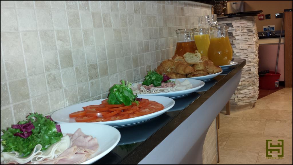 Homestay Hotel Heathrow Хаунслоу Экстерьер фото