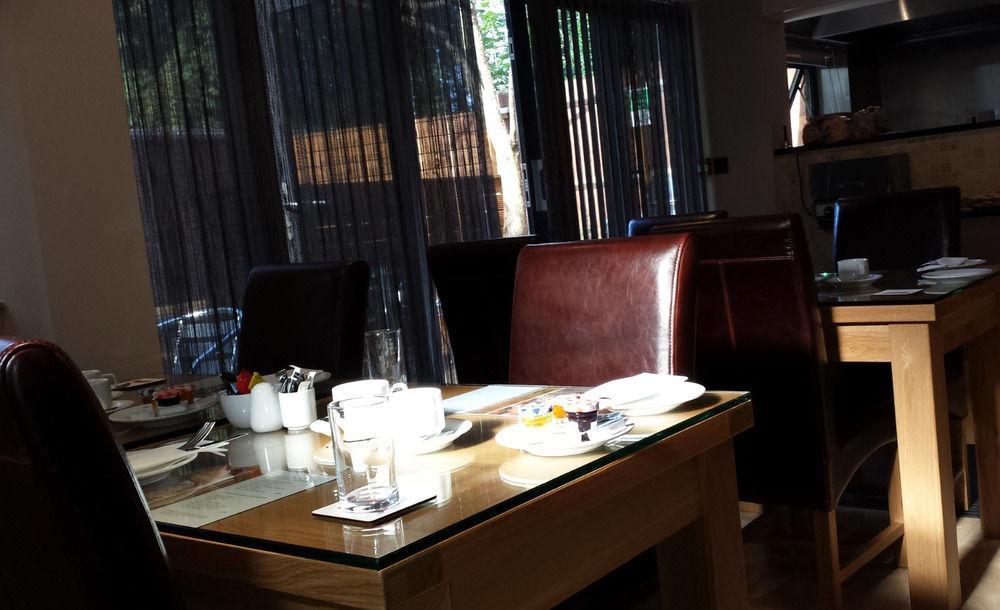 Homestay Hotel Heathrow Хаунслоу Экстерьер фото