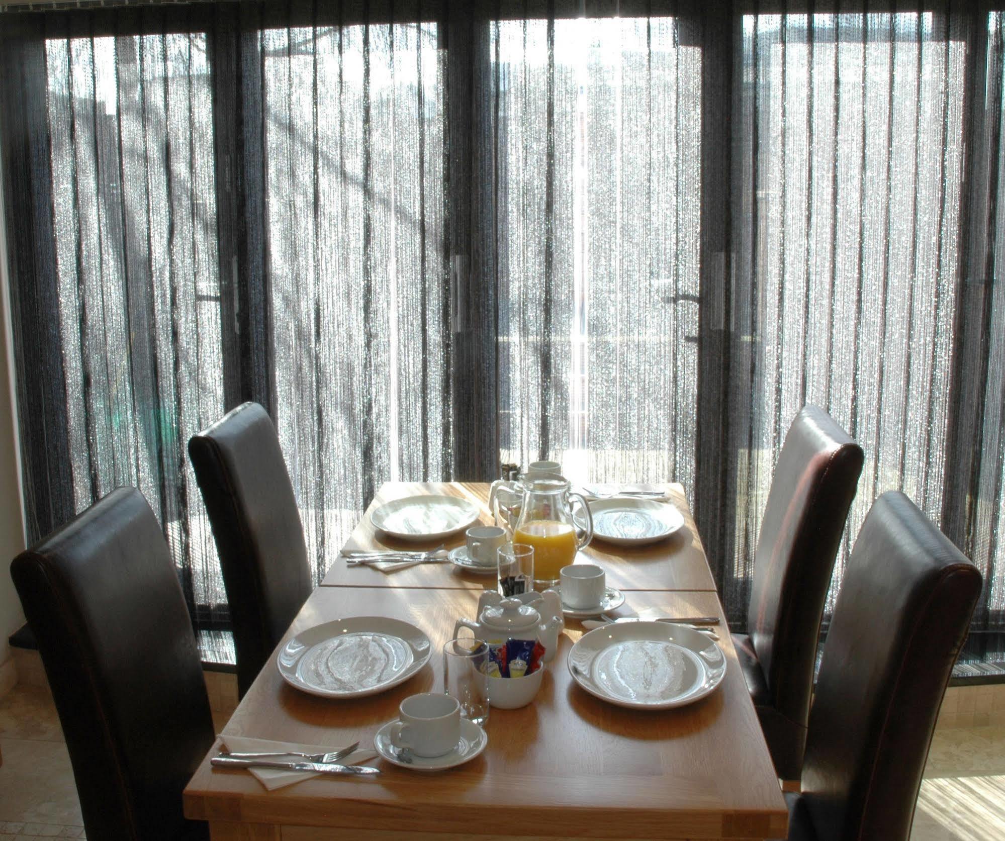 Homestay Hotel Heathrow Хаунслоу Экстерьер фото