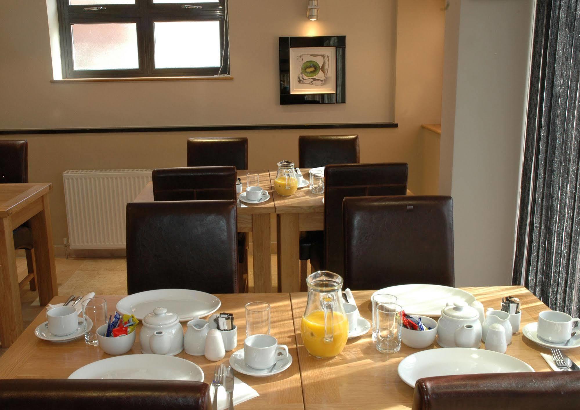 Homestay Hotel Heathrow Хаунслоу Экстерьер фото