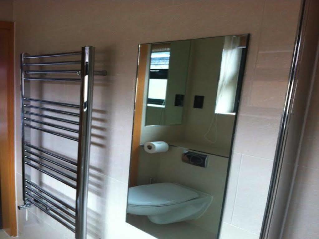 Homestay Hotel Heathrow Хаунслоу Экстерьер фото
