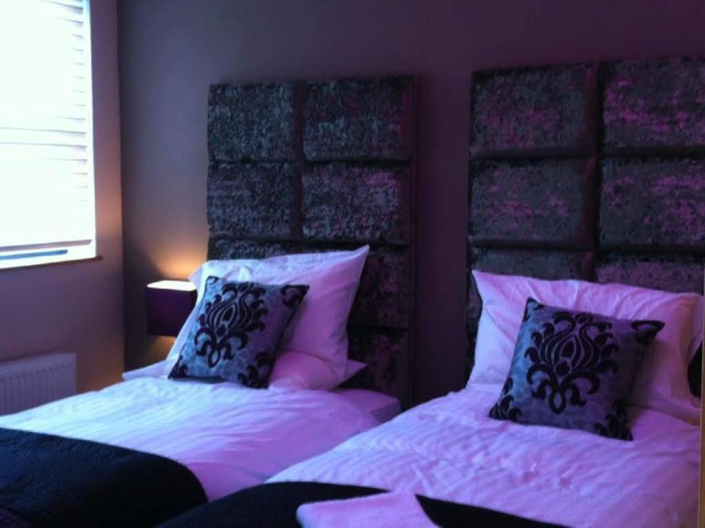 Homestay Hotel Heathrow Хаунслоу Экстерьер фото